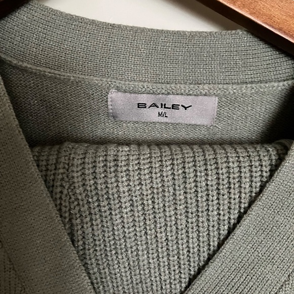 Brian Bailey soft suit - Picture 3 of 9